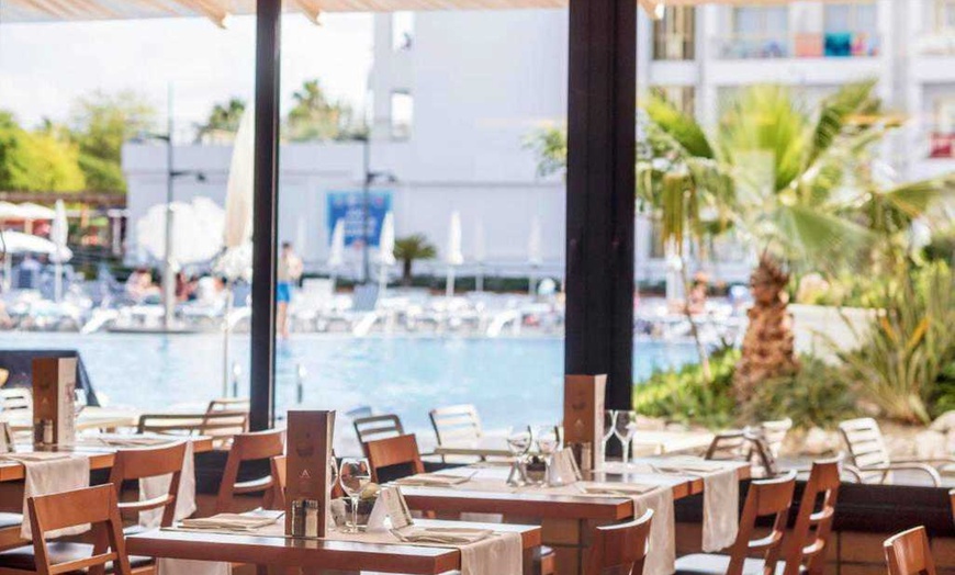 Image 10: ✈ COSTA BARCELONA | Santa Susanna - Aqua Hotel Aquamarina & SPA 4* ...