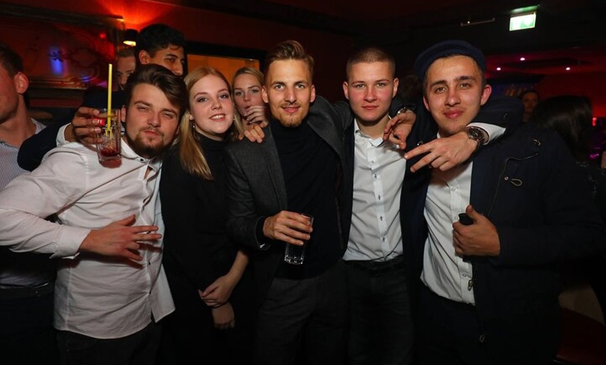 Image 6: Private Pub Crawl in Hamburg mit The Crawl Co