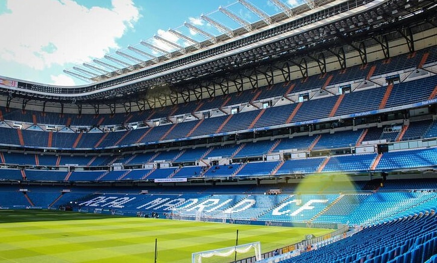 Image 3: Visita guiada al estadio Santiago Bernabéu y tapas