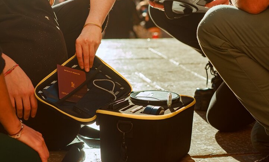 Image 2: Blackout: Escape Room al Aire Libre en Granada