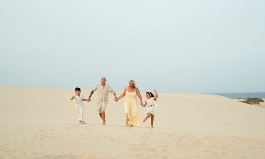 Image 9: Sesión de fotos privadas de Las Dunas al atardecer