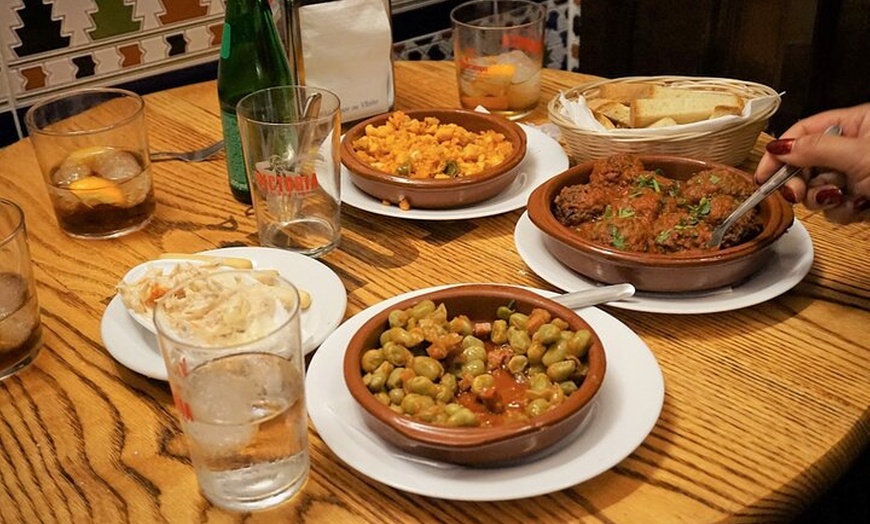 Image 5: Auténtico Tour de Tapas y Vinos en Fuengirola : ¡Come como un local!