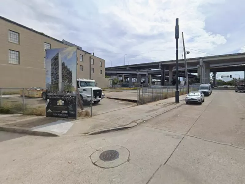 Parking at 1100 Annunciation St. Lot - P0198