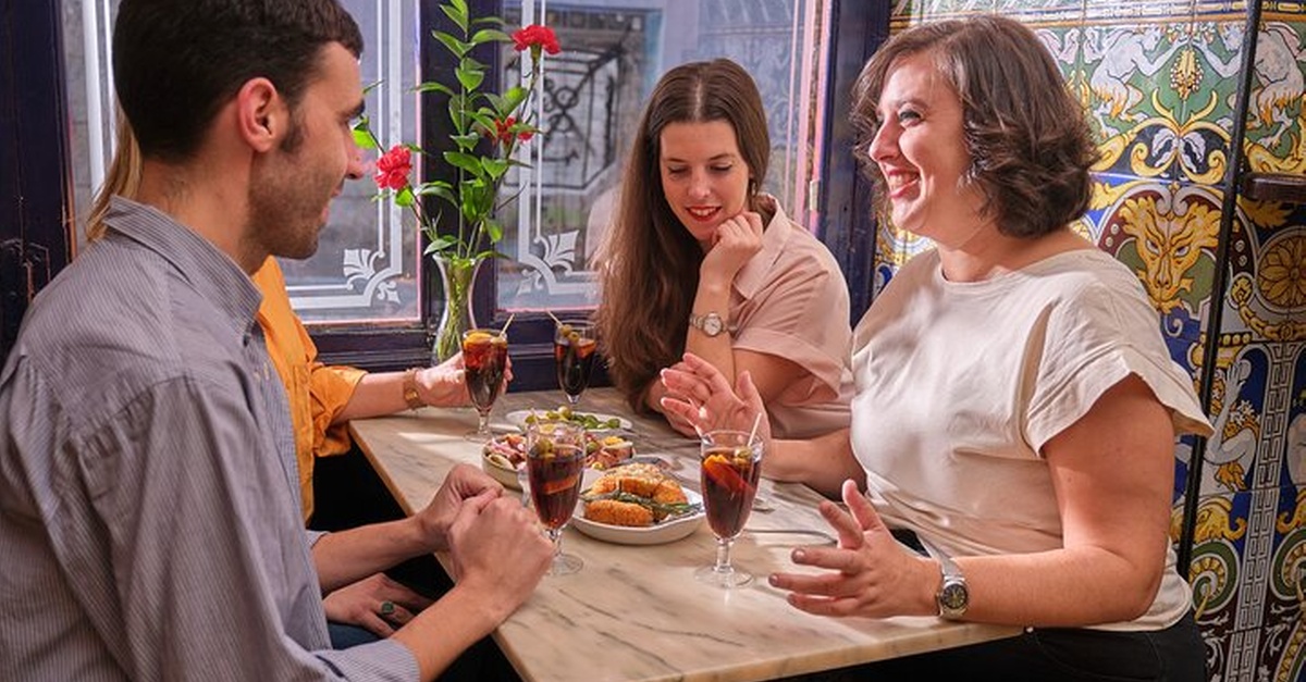 Tour de tapas con cata de vinos en Malasaña, Madrid