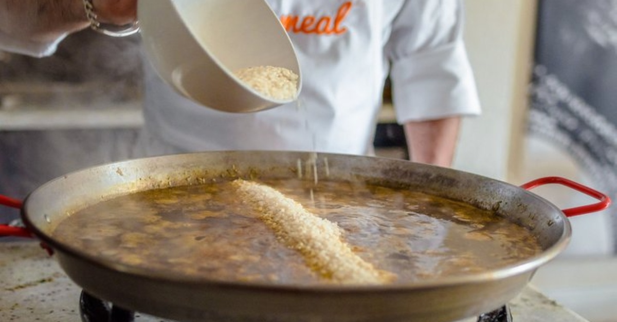 Clase de cocina privada con vino en Madrid