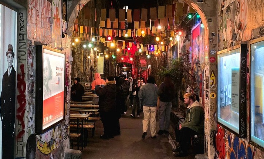 Image 2: Berlins historische Hinterhöfe