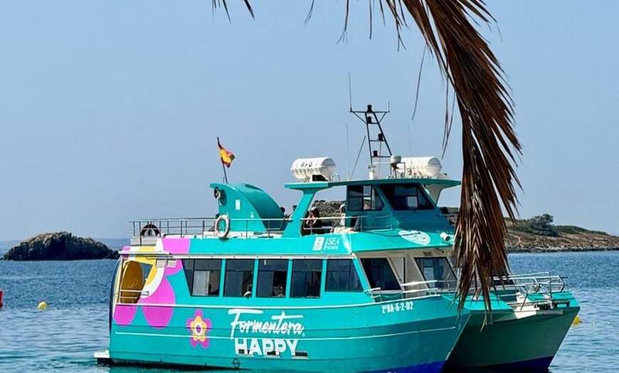 Image 2: Paseo en catamarán por Formentera con deportes acuáticos, paella y ...