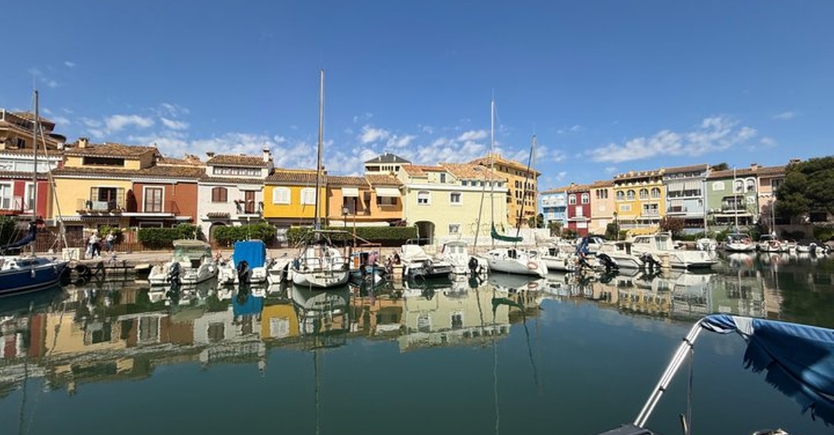Ruta en bicicleta por El Cabanyal y la Pequeña Venecia en Valencia
