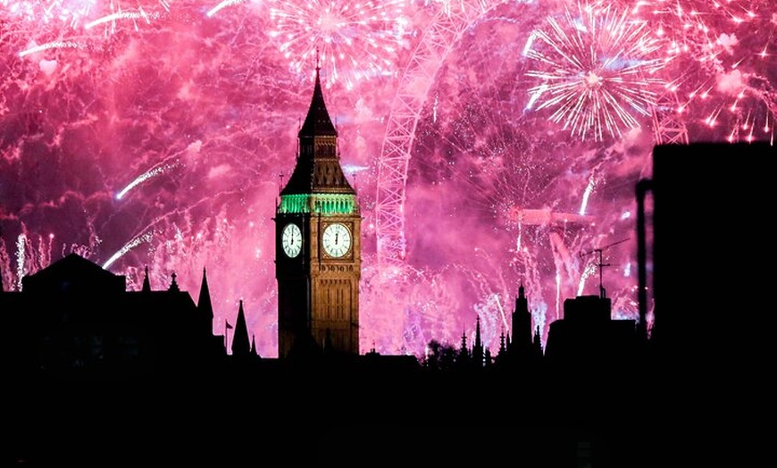 Image 5: New Years Eve London Fireworks Cruise on the Silver Sockeye