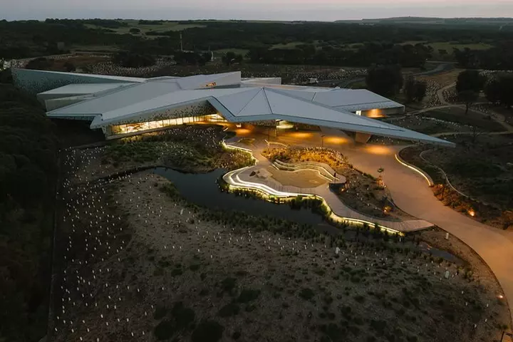 Phillip Island Penguin Parade, Wildlife and Beach Boxes Bus Tour