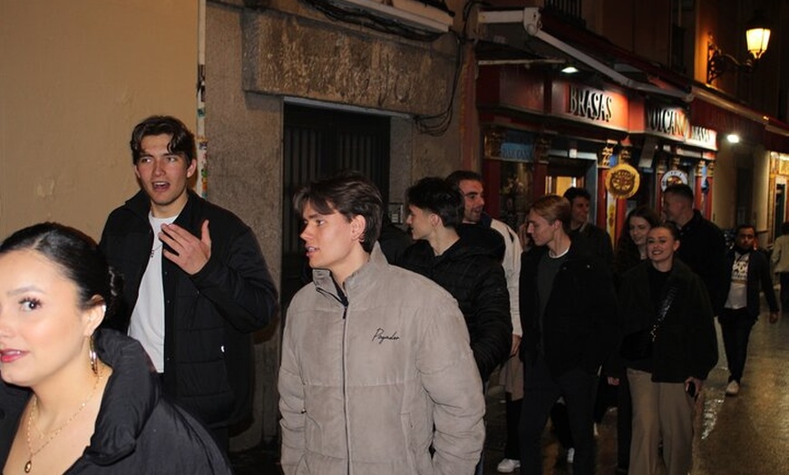 Image 16: Pubcrawl de Halloween en Madrid – Barra libre, chupitos y entrada V...