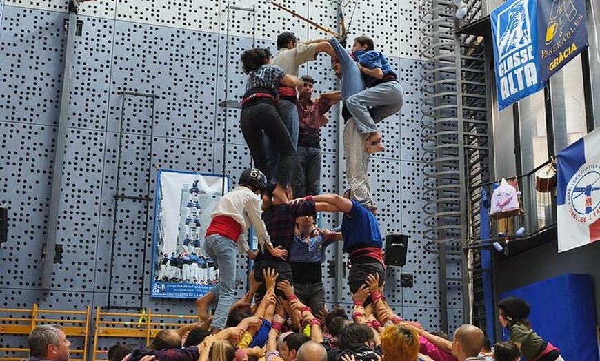 Image 12: Tour a pie por Barcelona con Castellers