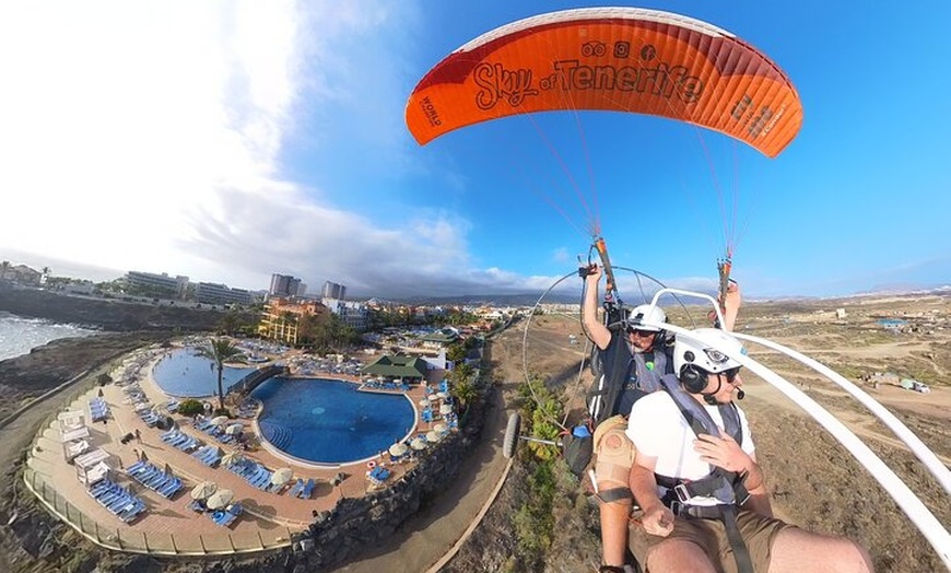 Image 4: Vuelo en Paratrike en Costa de Adeje con El Campeón Mundial