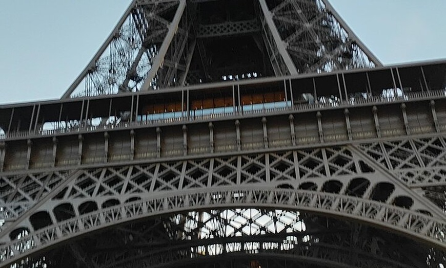 Image 24: Visite de l'ascenseur de la Tour Eiffel au deuxième étage et option...