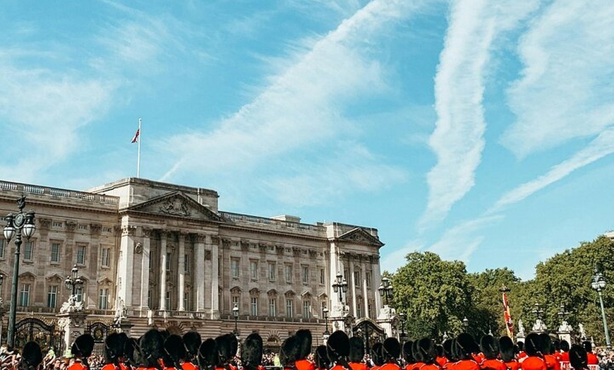 Image 11: London Half Day Top Sightseeing Tour including London Dungeons