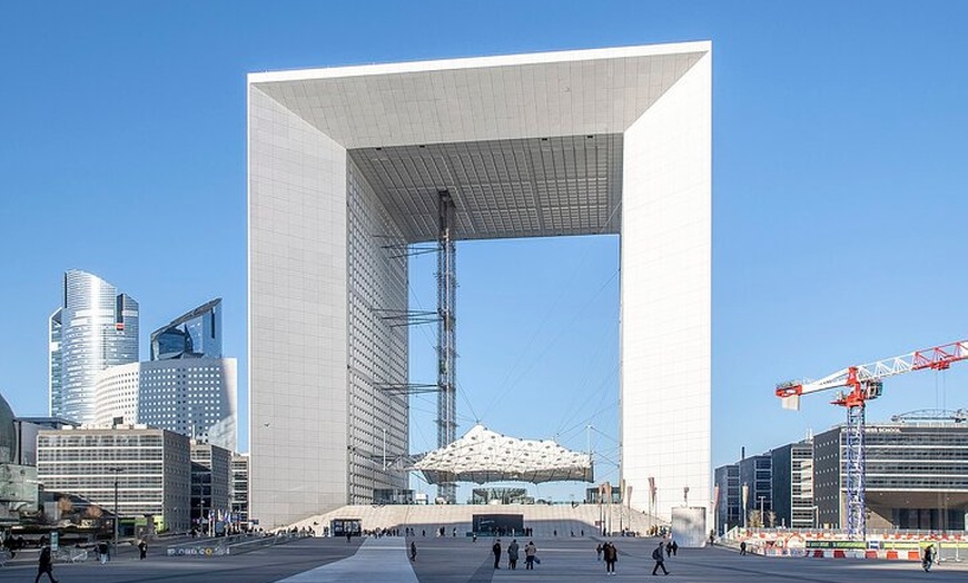 Image 1: Explorez La Défense Paris Visite à pied du quartier moderne