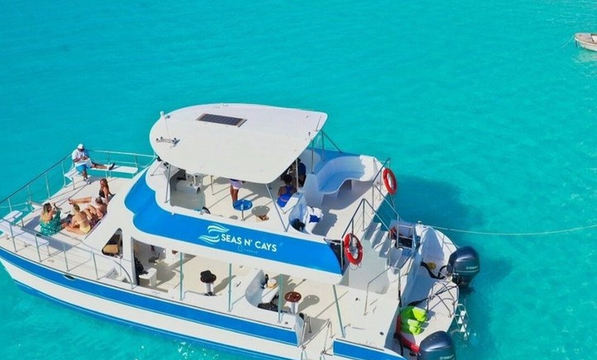 Image 3: Rose Island Snorkeling, Beach Day with Unlimited Rum Punch
