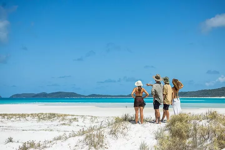 Camira Sailing Adventure through Whitsunday Islands