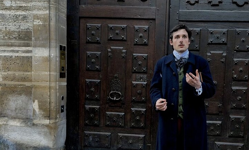 Image 6: Paris Dark Side avec Edgar Allan Poe Visite guidée animée par un ac...