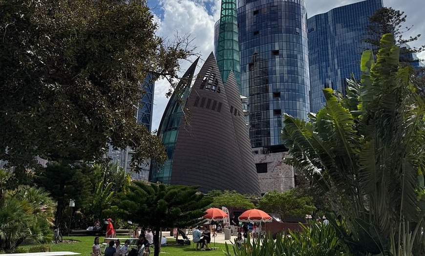 Image 3: Perth Wide Sightseeing