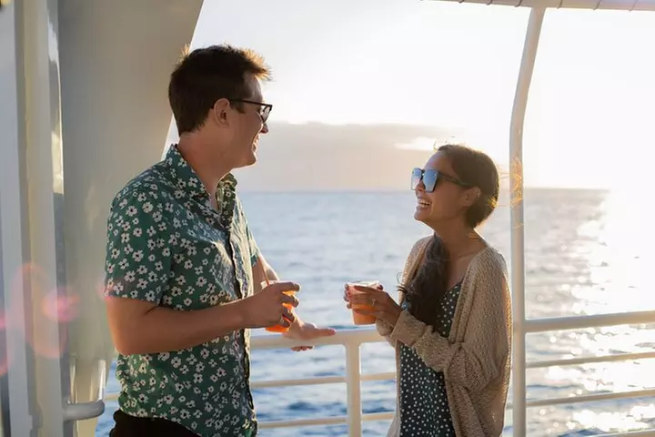From Ma'alaea Harbor: Sunset Dinner Cruise Aboard the Quicksilver