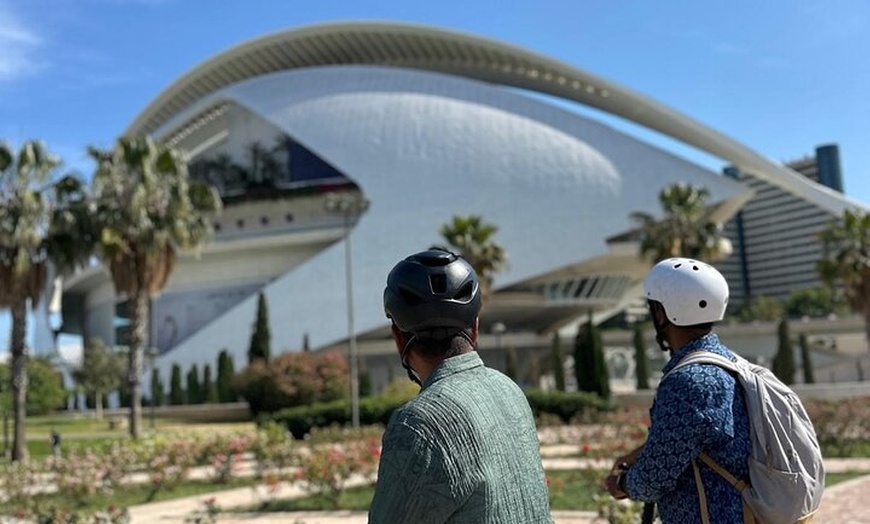 Image 2: Pasea por Valencia en Scooter eléctrico