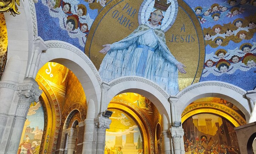 Image 27: Experimente Lourdes con un tour privado y un cómodo transporte