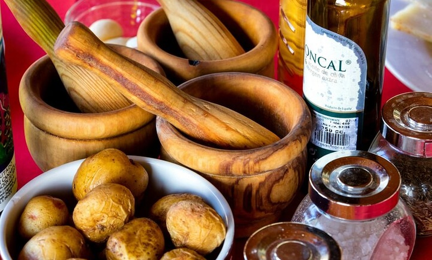 Image 13: Tour gastronómico de Gran Canaria con visita a la destilería y almu...