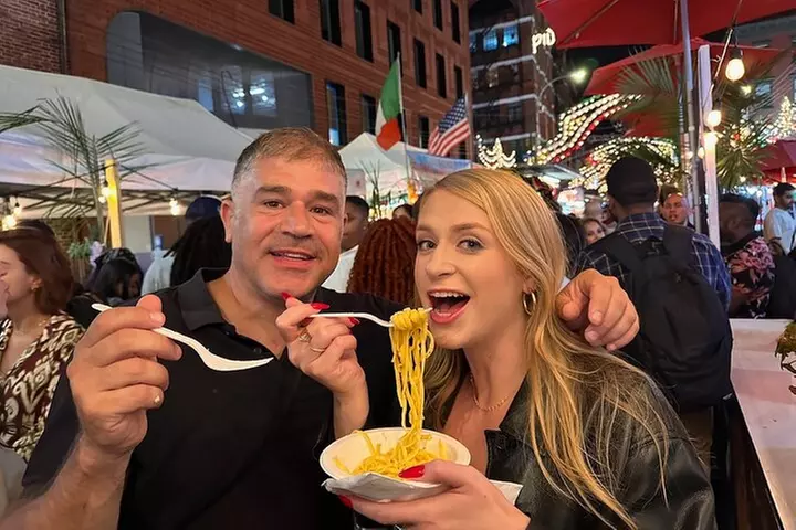 Mom and Pop Food Tour in Chinatown and Little Italy