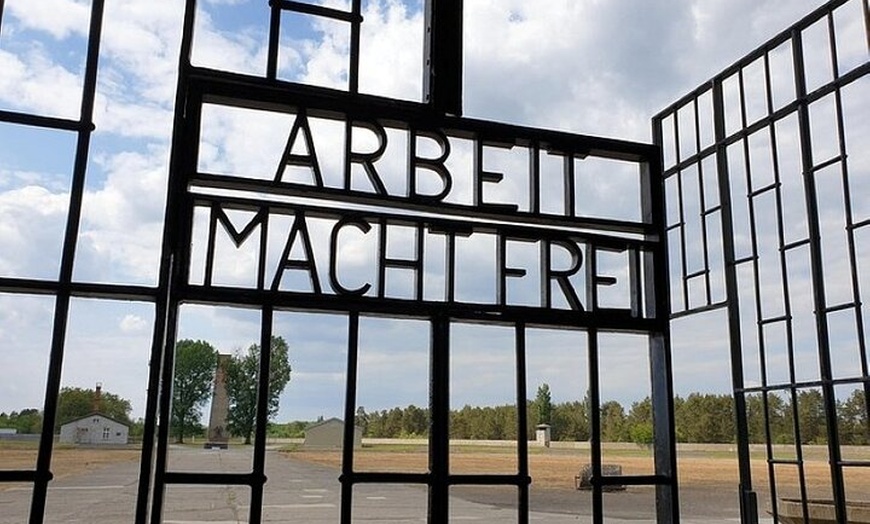 Image 4: Konzentrationslager Sachsenhausen mit französischsprachigem Reisele...