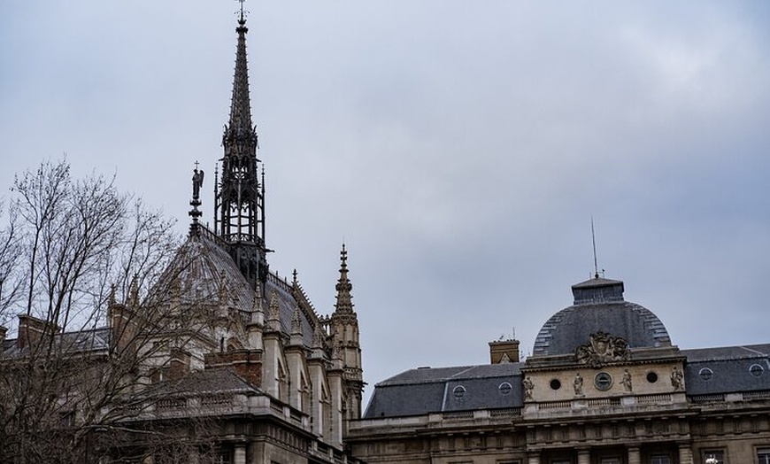 Image 8: Visite guidée privée Paris Sainte-Chapelle et Conciergerie
