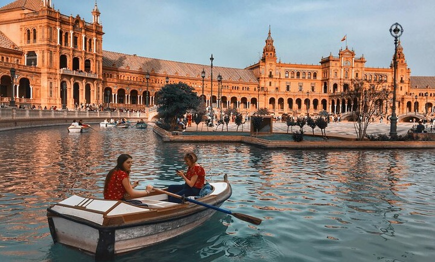 Image 4: Excursión privada de día completo a Sevilla con sesión de fotos gra...