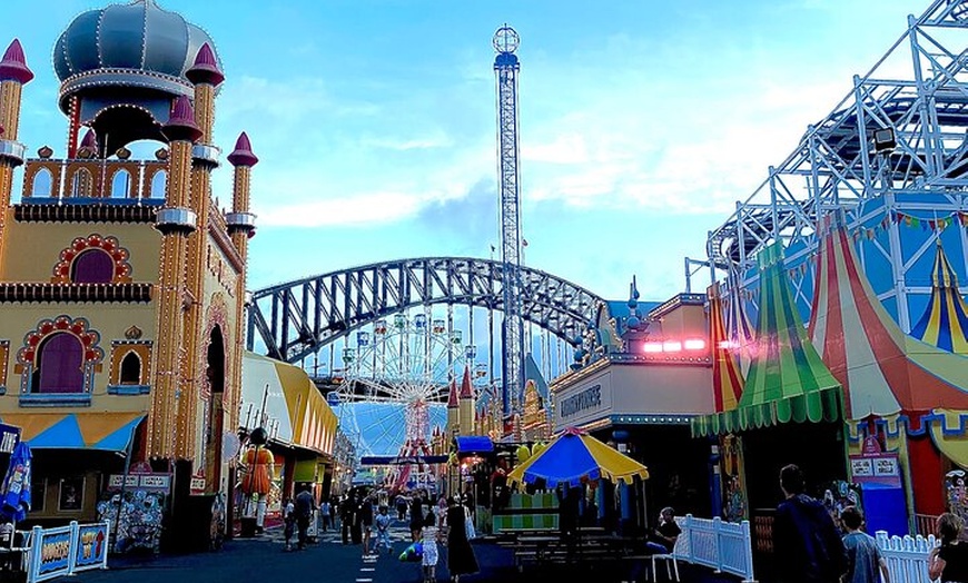 Image 7: Private Chauffeur Transfer from Sydney Airport to Sydney City