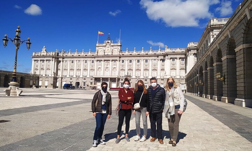 Image 22: Tour al Palacio Real de Madrid : Acceso prioritario con Guía Especi...