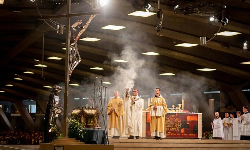 Image 13: Excursion d'une journée à Lourdes au départ de Paris Sanctuaires et...