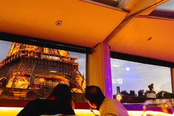 Dîner croisière sur la Seine avec Rooftop et chanteur live