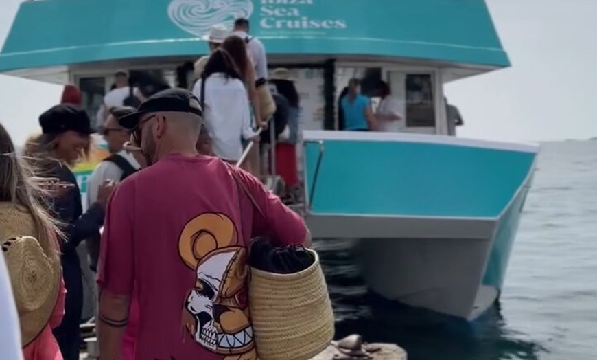 Image 2: Ferry de ida y vuelta a Formentera desde Playa d'en Bossa