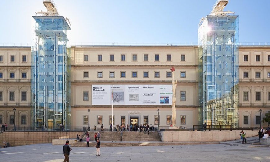 Image 8: Visita al Museo Reina Sofía: Obras maestras con guía local