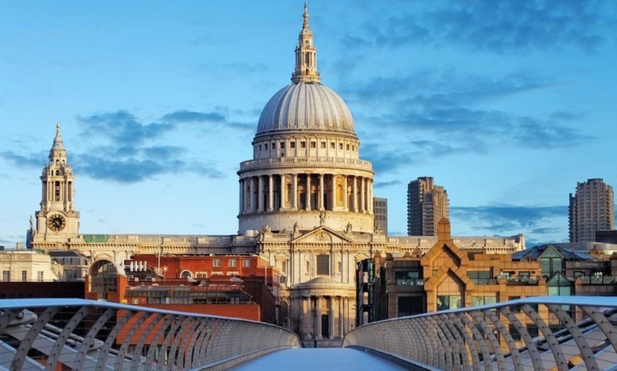 Image 2: London Sightseeing Tour: Guard Change with Tower of London Option