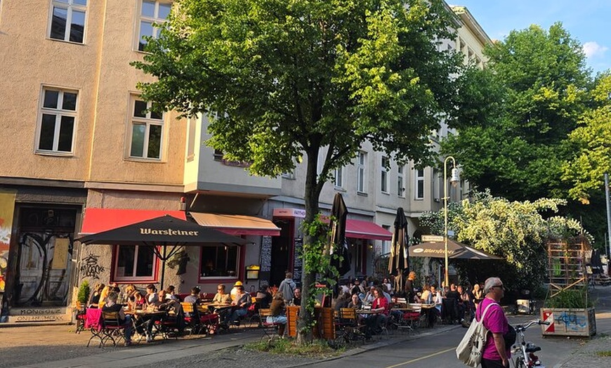 Image 25: Berlin VIP TOUR - Private Bus Tour inklusive Chauffeur und Guide