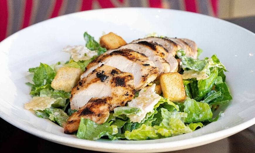 Image 13: Hard Rock Café de Barcelona con comida