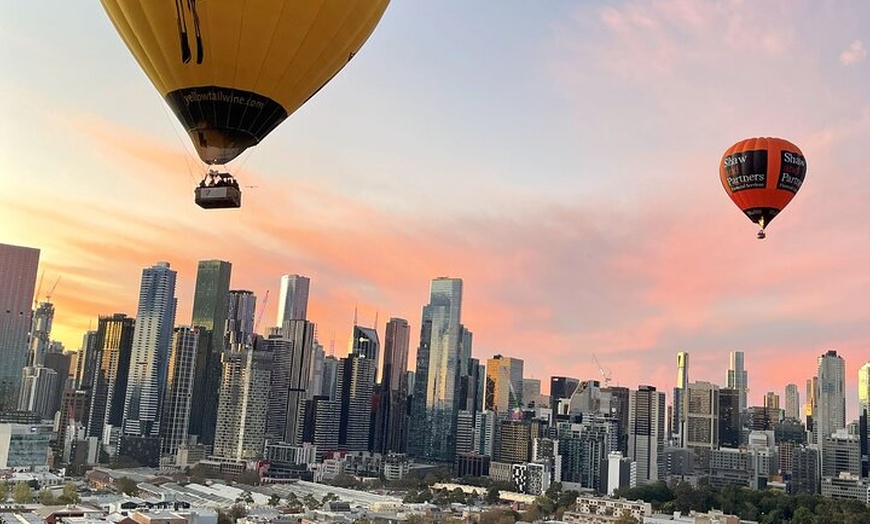 Image 2: Melbourne Sunrise Hot Air Balloon Flight