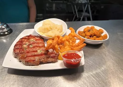 5% Cash Back at Vaqueros Grill