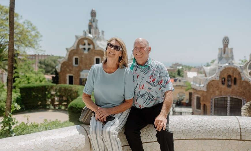 Image 3: Barcelona En un día Sagrada, Park Güell, casco antiguo y teleférico