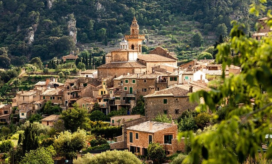 Image 2: Mallorca Grand Tour por tierra y mar: Valldemossa, Soller & Calobra