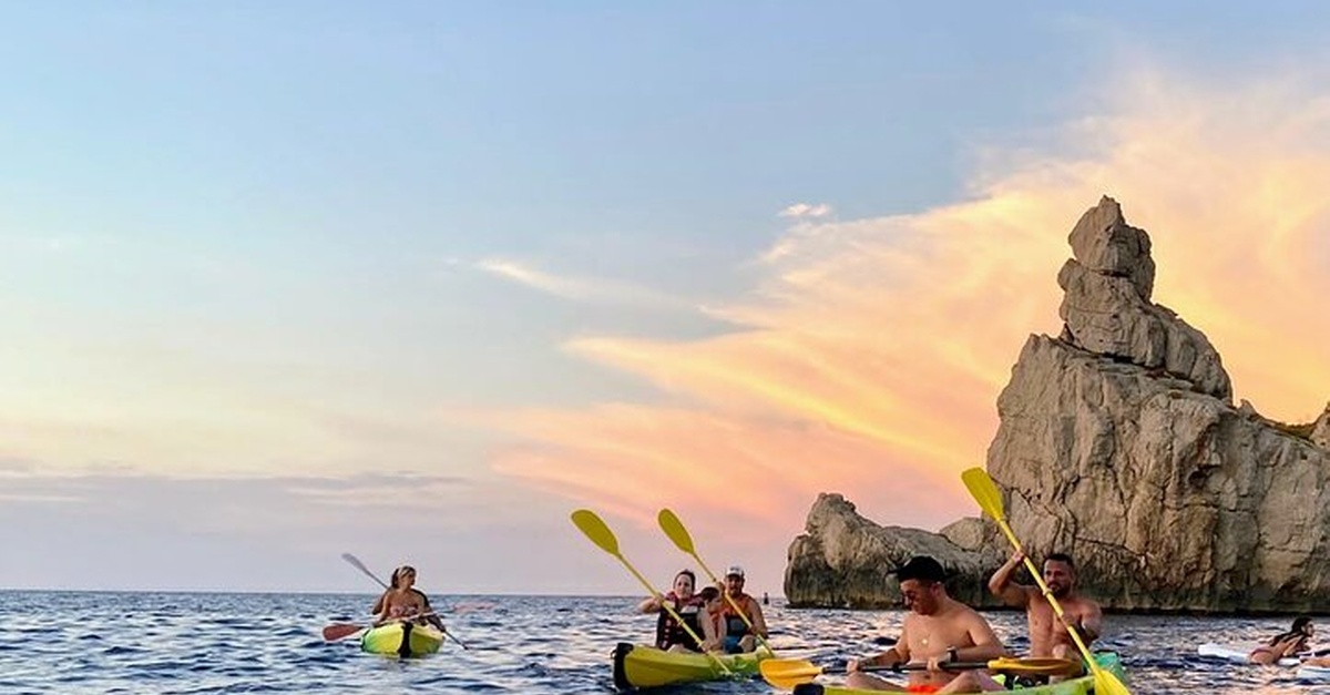 Aventura privada en kayak al atardecer en Ibiza