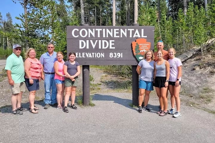 Guided Lower Loop of Yellowstone from Cody, WY