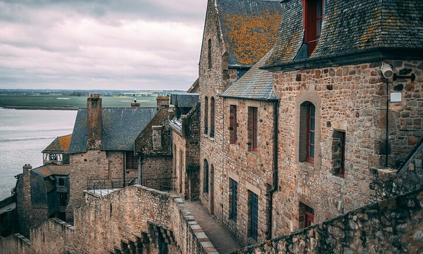 Image 3: Mont Saint-Michel Visite Guidée du Village et de l'Abbaye