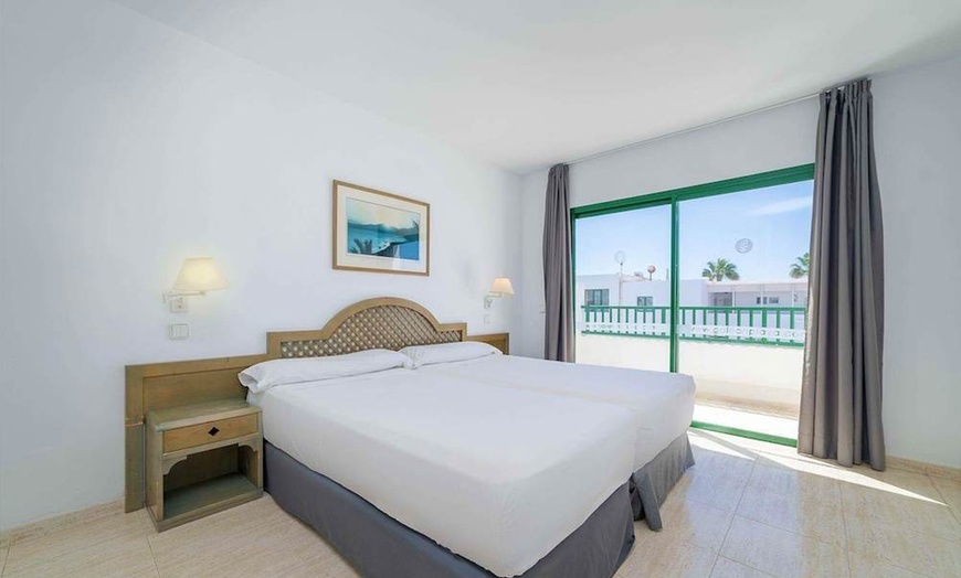 Image 9: ✈ LANZAROTE | Costa Teguise - Galeón Playa 3*, 4 nachten - Stadscen...