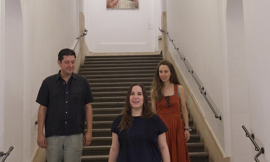 Image 11: Visita privada al Museo del Prado con recogida, sin colas y vino